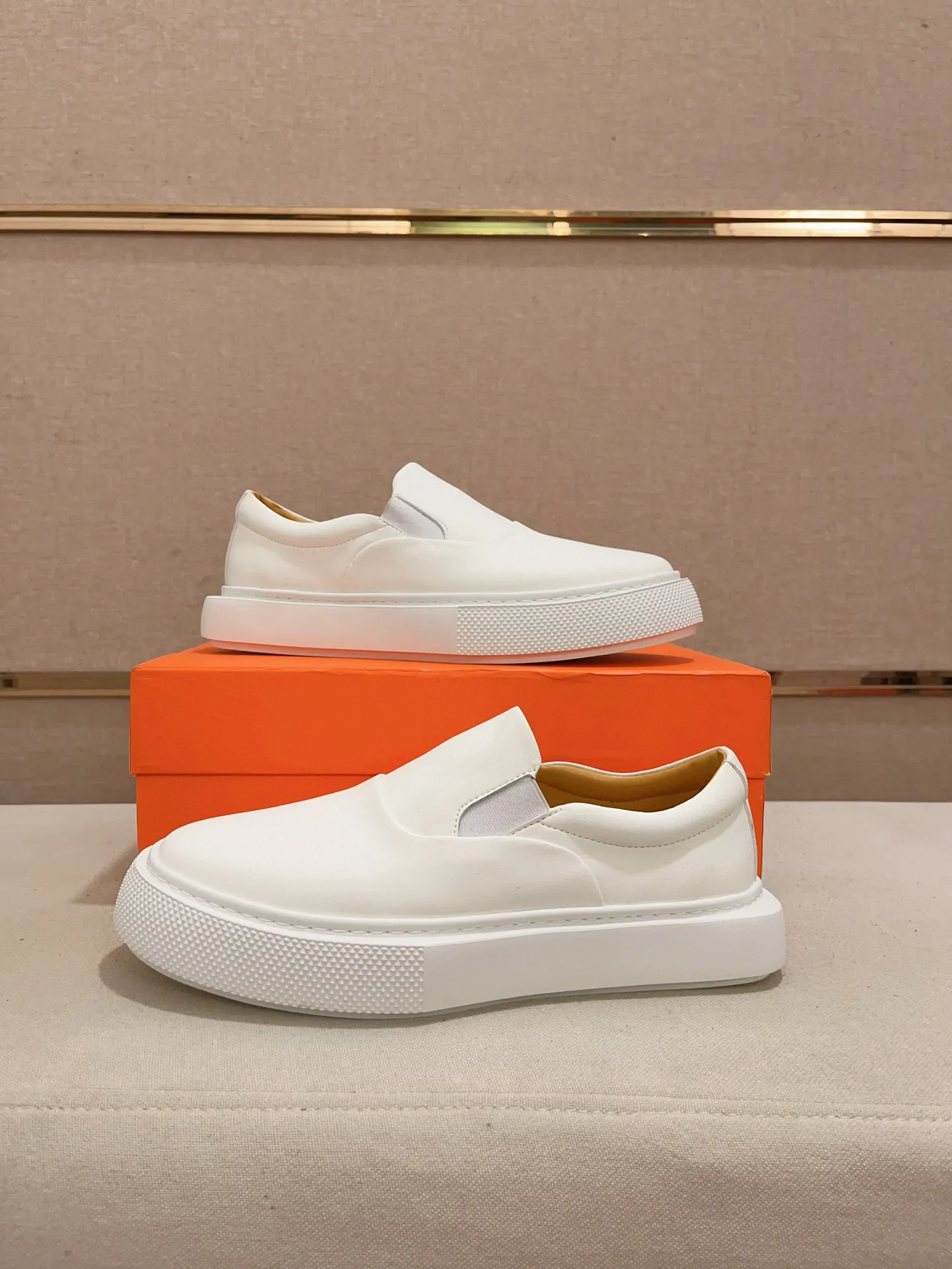 Men's clothing and shoes💰: 442💰《HERMES》【Classic original single version】Hermès; top 🔝purchase agent🔍🔍men's latest 🇺🇸 counter sales simultaneously, imported from Italy original ▲▲cowhide ▲▲ (high-end, nobility, class) ) Exquisite workmanship (Italian 🇮🇹 imported water-dyed 🐂 cowhide lining) sole: original sole provided by the original factory, ⚠️exclusive double-layer activity·TPR·rubber·combined molded outsole; super comfortable·wear-resistant·non-slip·environmental protection The real thing is more beautiful if you take the real thing (high quality, follow the order). You can enter and exit the counter at will * Number of yards: 38-44 (45 can be customized and cannot be returned or exchanged)